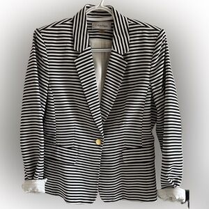 Sharp and confident Calvin Klein stripe blazer S 8